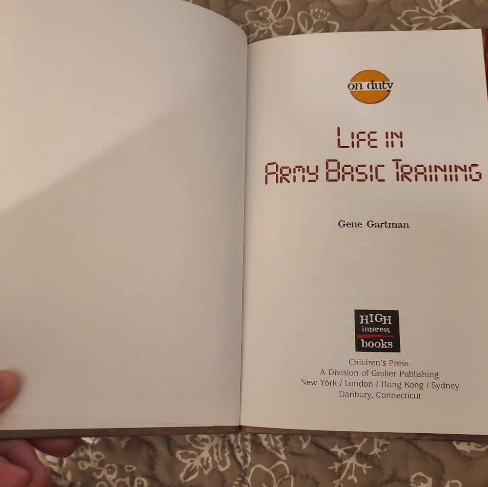 Books - Picture 3 of 7